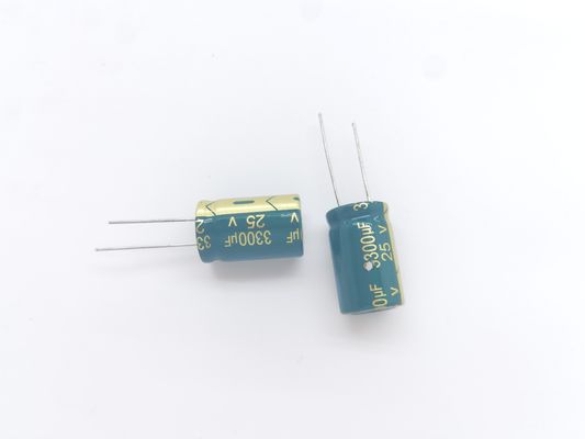 ความถี่ อัลลูมิเนียมอิเล็กทรอลิต คอนเดสซิเตอร์เยียวยาตัวเอง 10V ความแรงดันระดับ -40.C ถึง 105.C ระยะความร้อน 2000 ชั่วโมง
